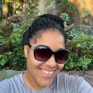 Meet your Posher, Angela